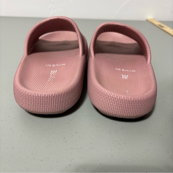 Cushionaire Pink Women Slides Sandals 38/8 US Summer Beach Travel - Picture 4 of 7